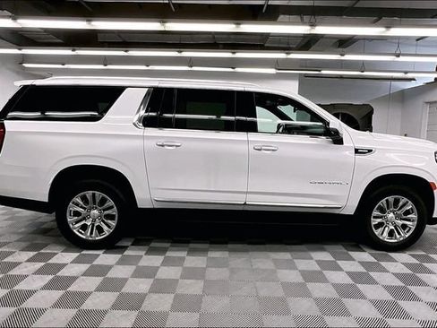 Used 2024 GMC Yukon XL Denali AWD/4WD image 15