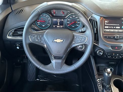 Used 2017 Chevrolet Cruze LT w/ Convenience Package FWD image 14