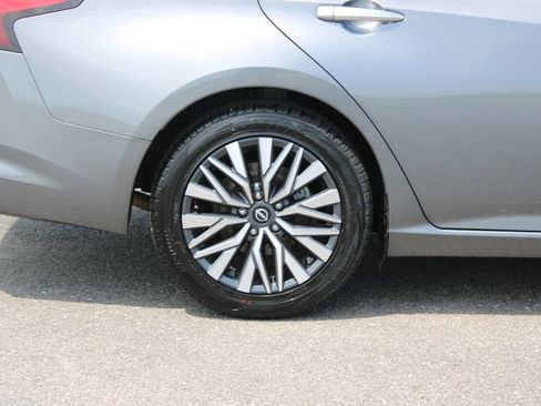 Used 2024 Nissan Altima 2.5 SV FWD image 13