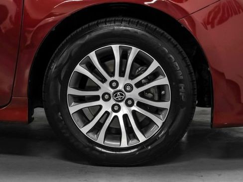 Used 2019 Toyota Sienna XLE Premium FWD image 46