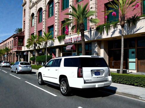 Used 2018 GMC Yukon XL Denali image 5