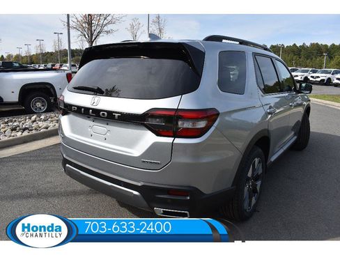 New 2026 Honda Pilot Touring image 7