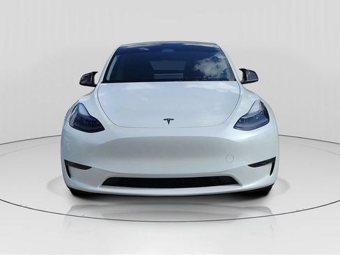 Used 2024 Tesla Model Y Long Range AWD/4WD image 2