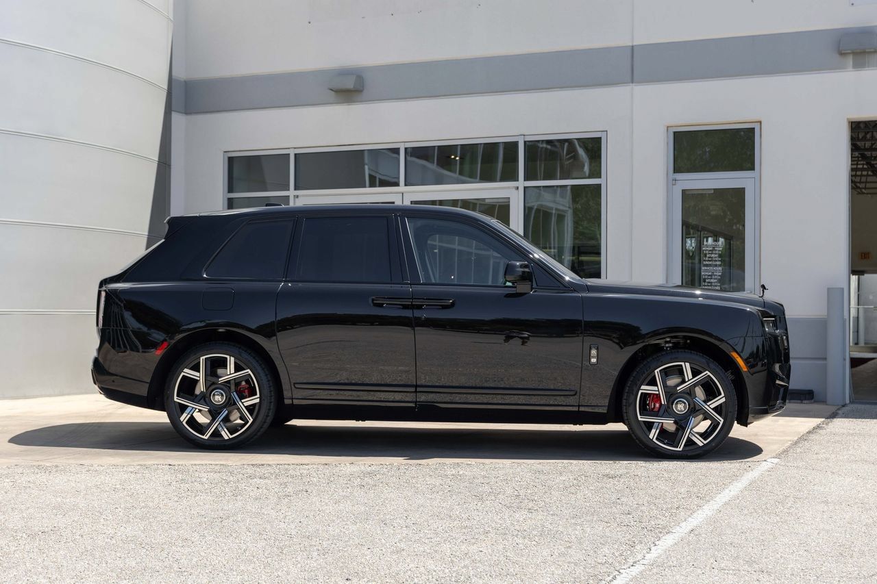 New 2027 Rolls-Royce Cullinan Black Badge AWD/4WD image 6