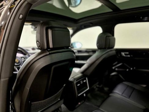 Used 2021 Porsche Cayenne w/ Driver Memory Package image 47