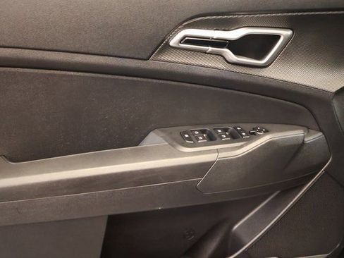 Used 2023 Kia Sportage LX image 7