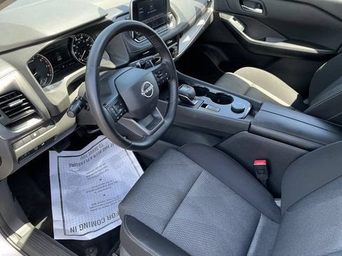 Used 2025 Nissan Rogue SV AWD/4WD image 15