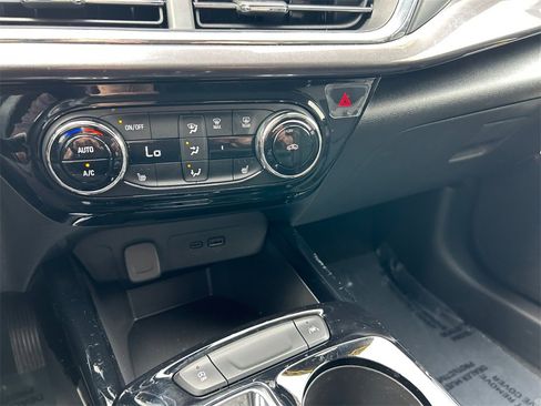 Used 2025 Chevrolet Trax ACTIV w/ Driver Confidence Package image 30