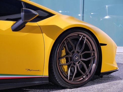 Used 2018 Lamborghini Huracan Performante image 9