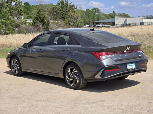 New 2026 Hyundai Elantra Limited FWD image 3