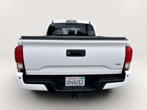 Used 2017 Toyota Tacoma TRD Off-Road RWD image 14