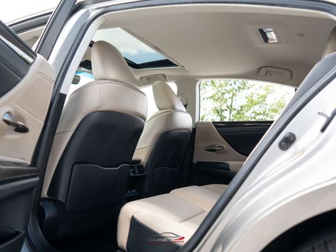 Used 2019 Lexus ES 350 w/ Premium Package FWD image 21