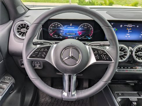New 2025 Mercedes-Benz GLB 250 image 19