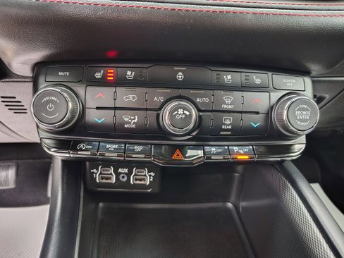 Certified 2024 Dodge Durango GT image 39