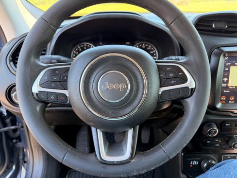 Used 2023 Jeep Renegade Altitude AWD/4WD image 17