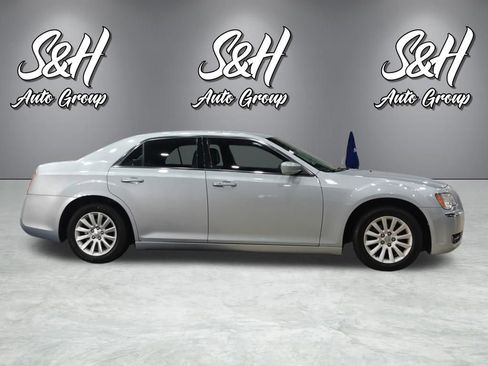 Used 2013 Chrysler 300 w/ Driver Convenience Group image 18