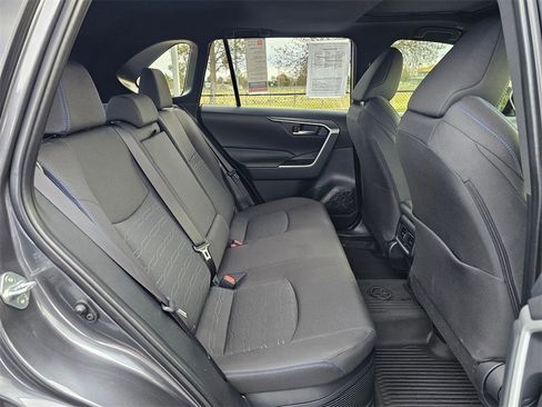 Used 2025 Toyota RAV4 SE image 12