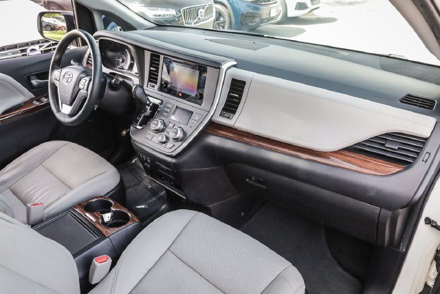 Used 2016 Toyota Sienna Limited Premium FWD image 47