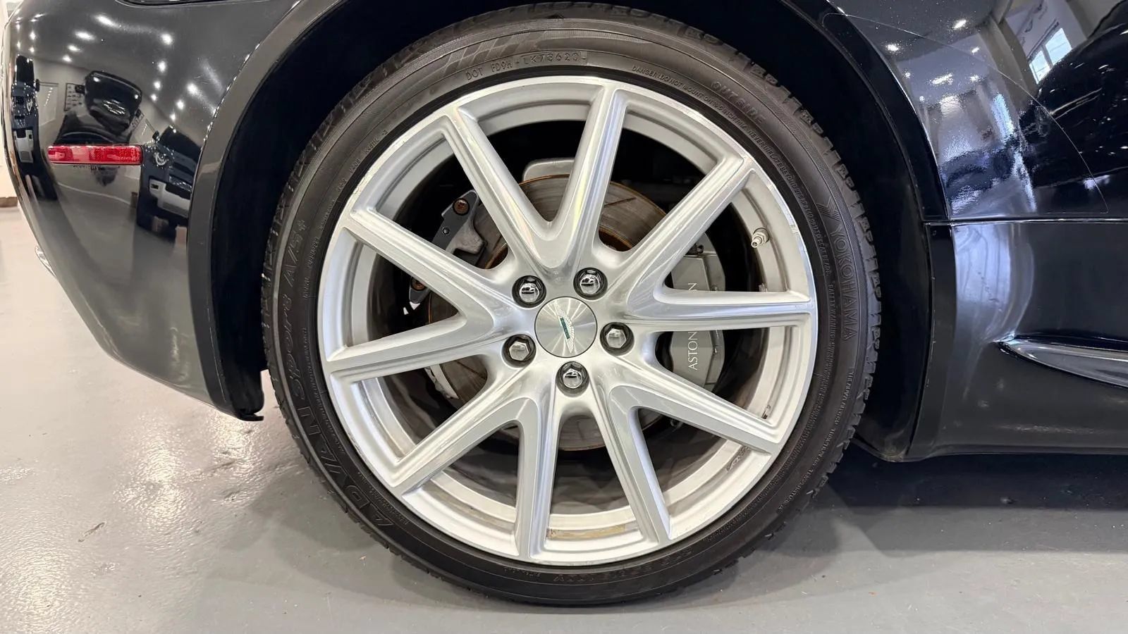 Used 2012 Aston Martin V8 Vantage Coupe RWD image 34