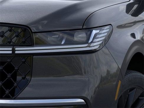 New 2025 Lincoln Navigator L Reserve w/ Jet Appearance Package image 18