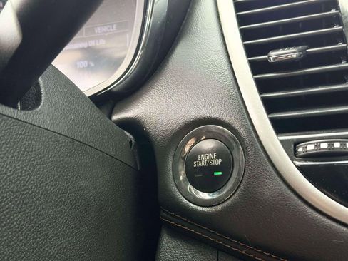 Used 2019 Chevrolet Trax LT w/ Sun & Sound Package FWD image 18