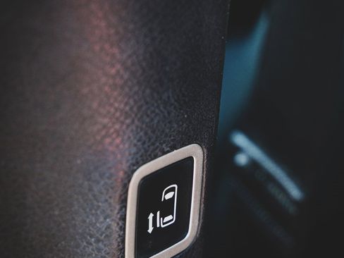 Used 2020 Chrysler Pacifica Touring-L Plus w/ S Appearance Package image 13