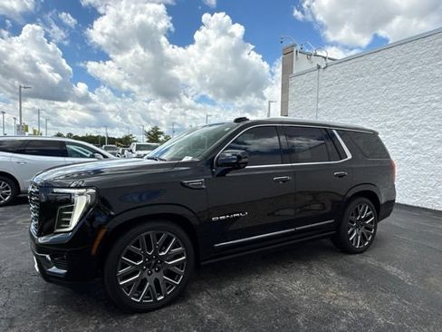 Used 2025 GMC Yukon Denali Ultimate AWD/4WD image 3