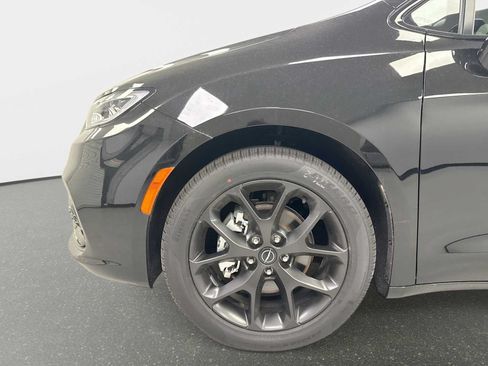 New 2026 Chrysler Pacifica Select w/ S Appearance Package FWD image 18