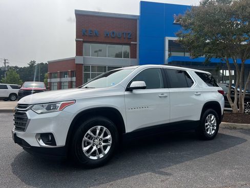 Used 2019 Chevrolet Traverse LT FWD image 1