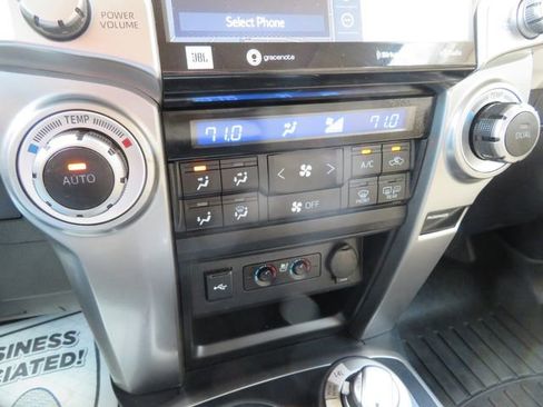 Used 2022 Toyota 4Runner Limited AWD/4WD image 24