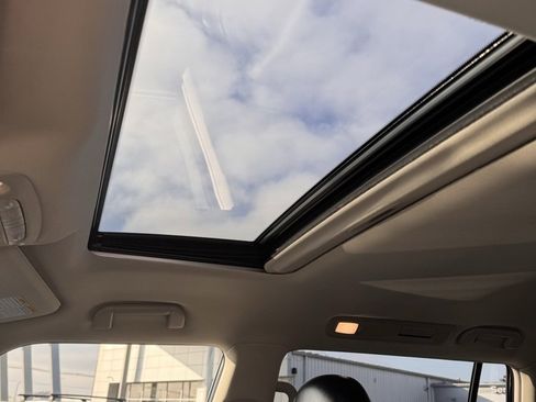 Used 2024 Nissan Armada SL w/ Captain's Chairs Package image 20