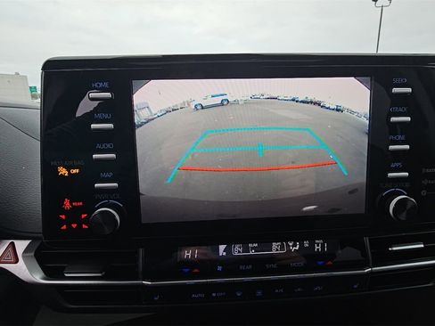 Used 2021 Toyota Sienna XLE image 17