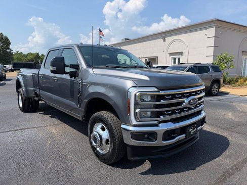 Used 2024 Ford F350 Lariat w/ Lariat Ultimate Package AWD/4WD image 4