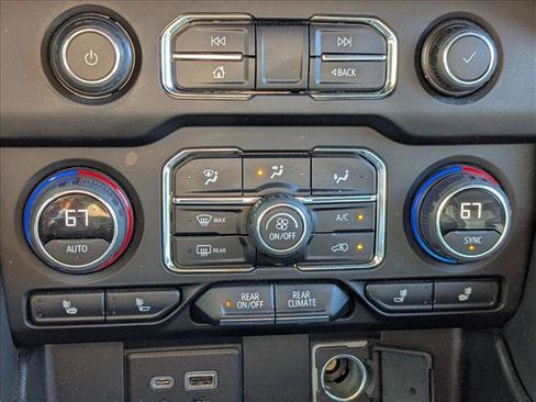 Used 2021 Chevrolet Suburban LT image 17