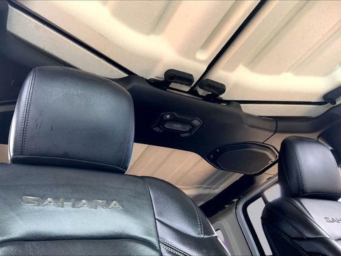 Used 2018 Jeep Wrangler Unlimited Sahara AWD/4WD image 14