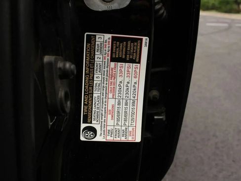 Used 2016 Nissan Versa Note SV FWD image 38