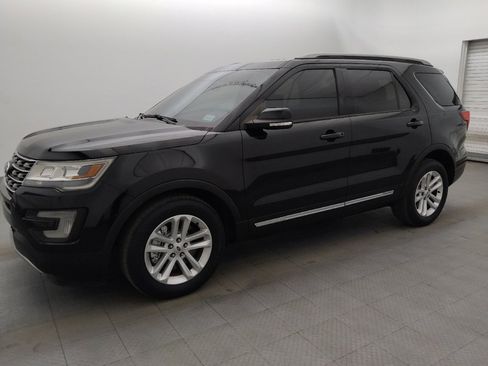 Used 2017 Ford Explorer XLT w/ Equipment Group 202A FWD image 2