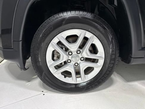Used 2018 Jeep Compass Sport FWD image 4