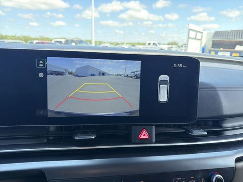Used 2025 Kia Carnival FWD image 25