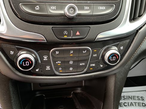 Used 2022 Chevrolet Equinox Premier FWD image 26
