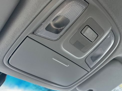 Used 2017 Kia Niro LX image 22