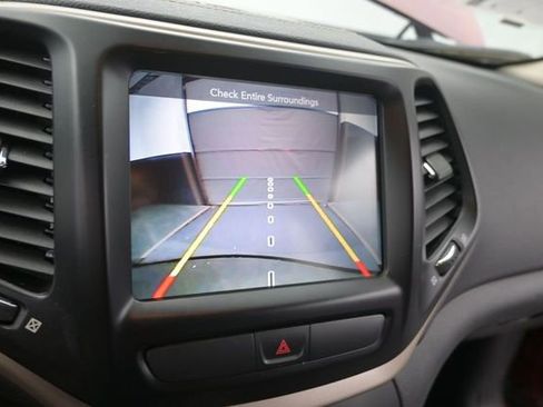 Used 2016 Jeep Cherokee Limited AWD/4WD image 35