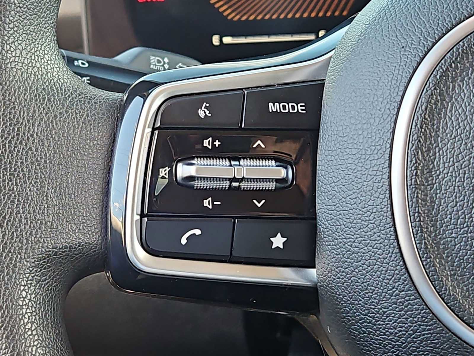 Used 2025 Kia Sorento LX FWD image 13