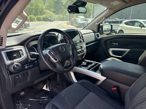 Used 2021 Nissan Titan SV w/ SV Convenience Package AWD/4WD image 14