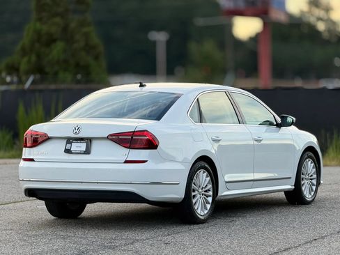 Used 2017 Volkswagen Passat 1.8T SE FWD image 9