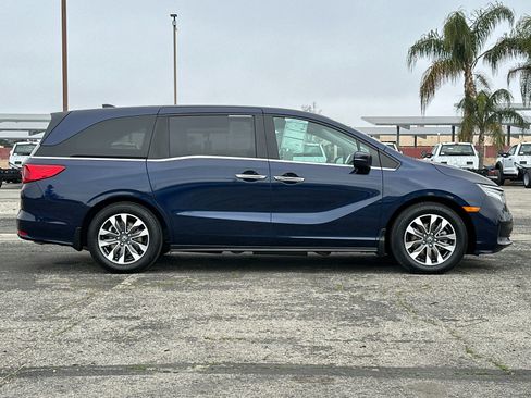 Used 2023 Honda Odyssey EX-L image 3