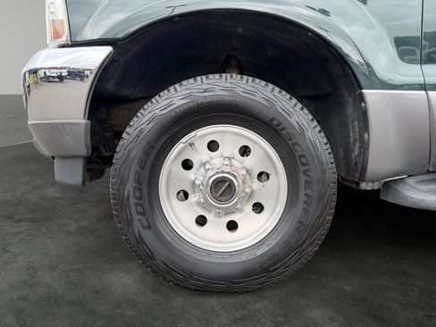 Used 2003 Ford Excursion XLT AWD/4WD image 4