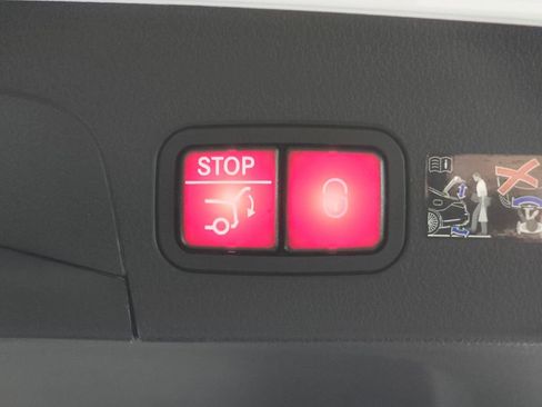 Used 2025 Mercedes-Benz GLE 450e 4MATIC image 33