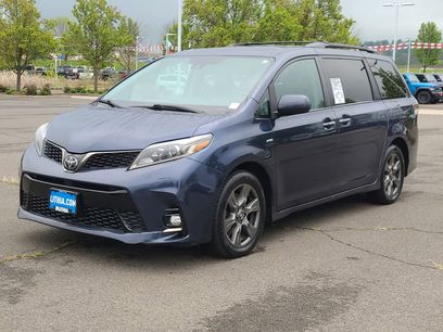 Used 2019 Toyota Sienna SE w/ SE Preferred Package