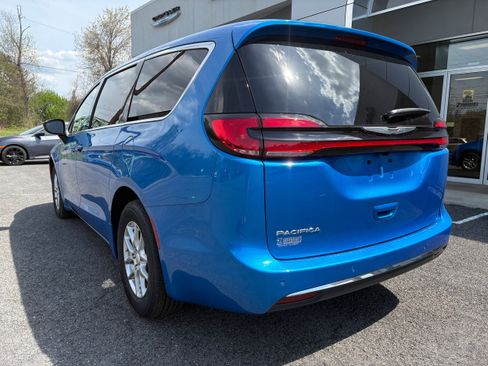 New 2026 Chrysler Pacifica Select FWD image 9